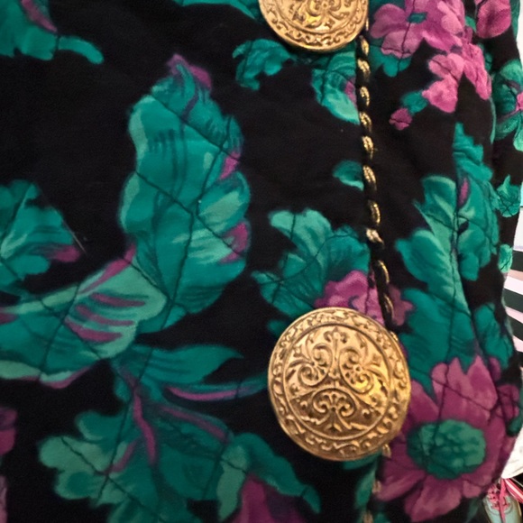 Vintage floral blouse with big gold buttons - Picture 7 of 9